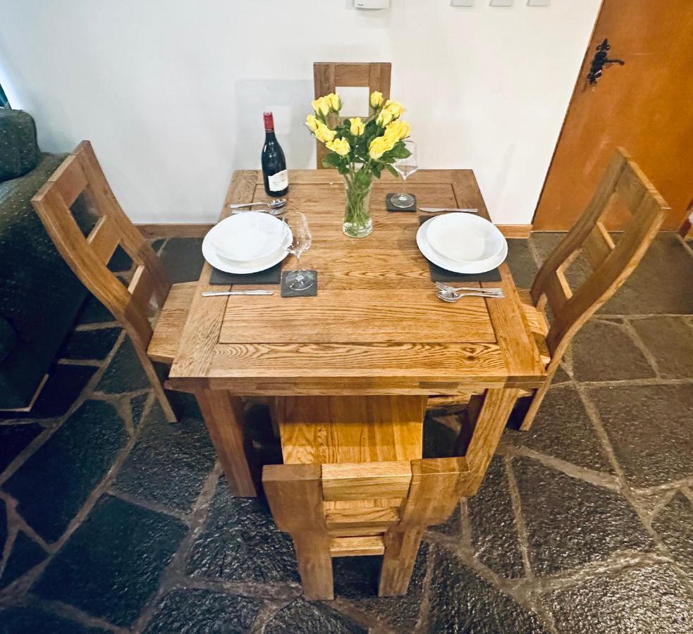 Tigh Mairi At Mary'S Thatched Cottages Elgol Extérieur photo