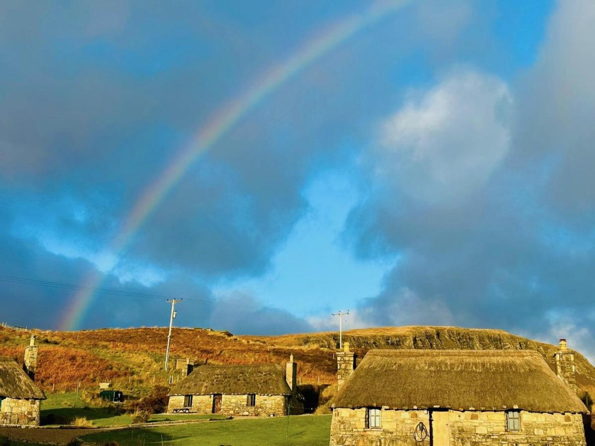 Tigh Mairi At Mary'S Thatched Cottages Elgol Extérieur photo