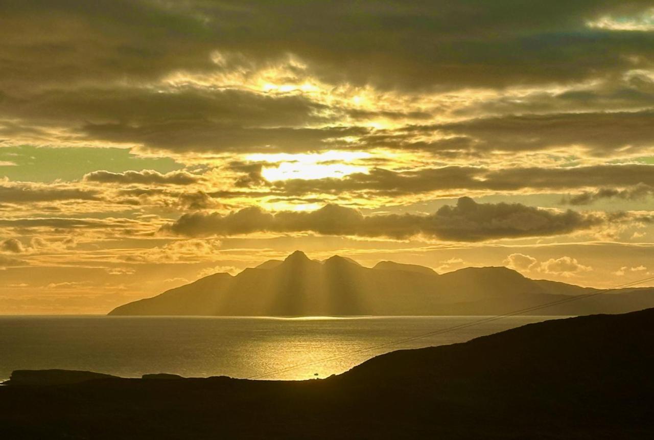 Tigh Mairi At Mary'S Thatched Cottages Elgol Extérieur photo