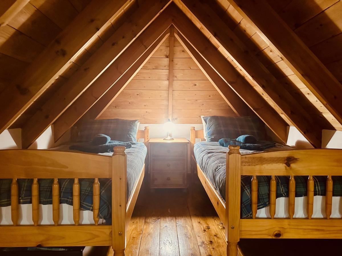 Tigh Mairi At Mary'S Thatched Cottages Elgol Extérieur photo